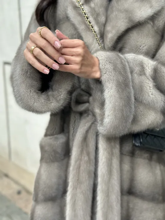 Шуба из норки  серого цвета - сапфир с английским воротником