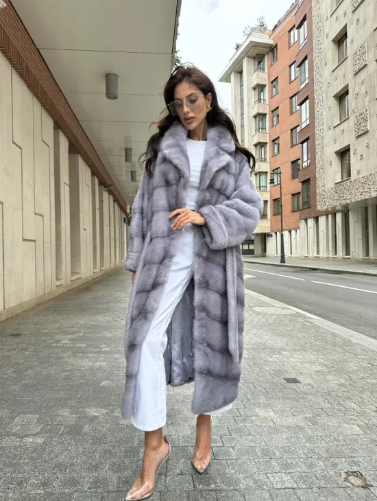 Пальто из голубой норки