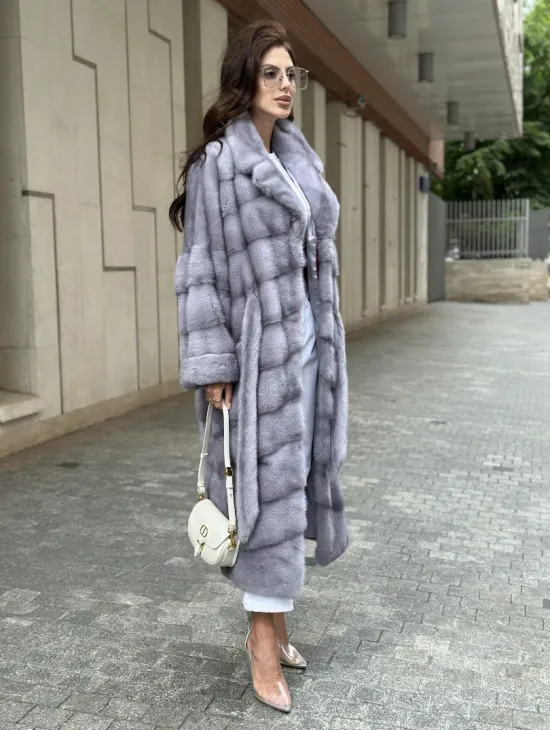 Пальто из голубой норки