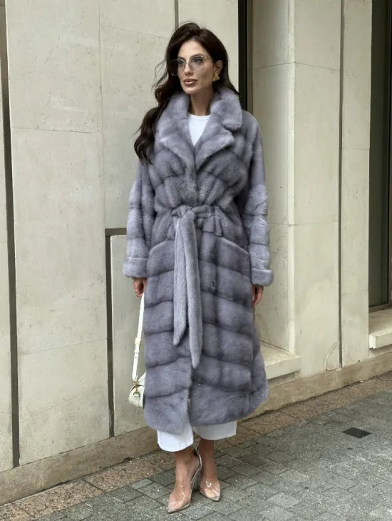 Пальто из голубой норки