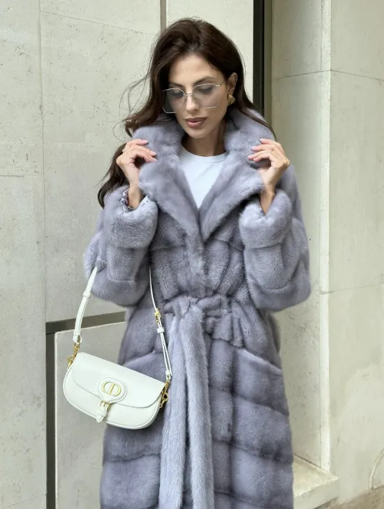 Пальто из голубой норки