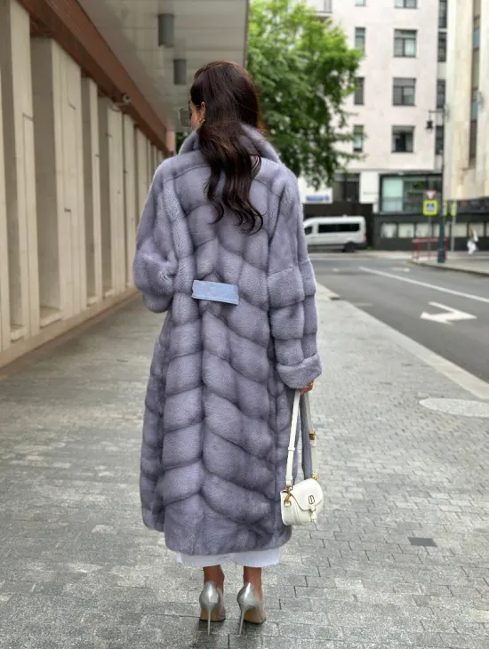 Пальто из голубой норки