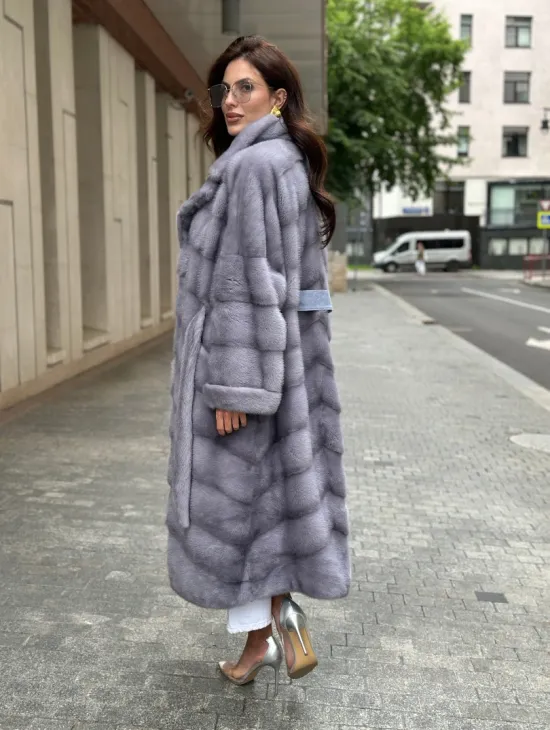 Пальто из голубой норки
