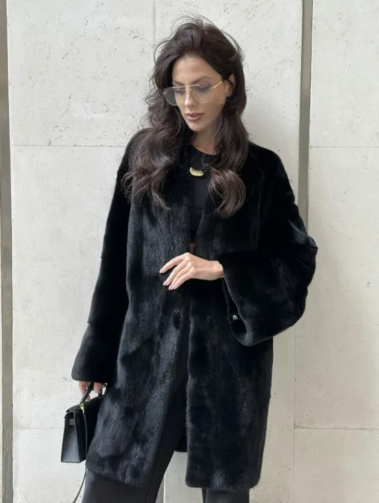 Шуба из меха аукционной норки SAGA FURS