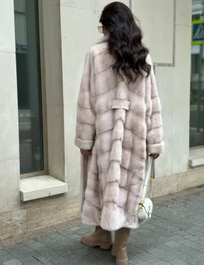 Бежевая норковая шуба в цвете пудра