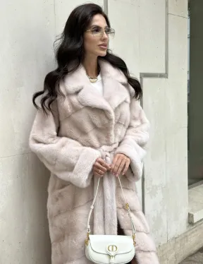 Бежевая норковая шуба в цвете пудра