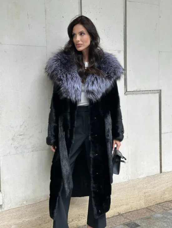 Норковая шуба черного цвета с капюшоном из чернобурки