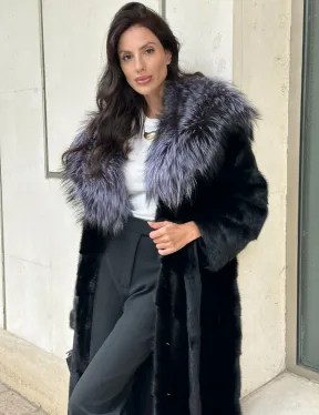 Норковая шуба черного цвета с капюшоном из чернобурки