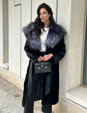 Норковая шуба черного цвета с капюшоном из чернобурки