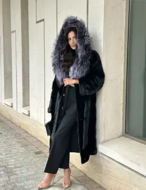 Норковая шуба черного цвета с капюшоном из чернобурки