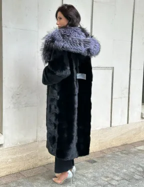 Норковая шуба черного цвета с капюшоном из чернобурки