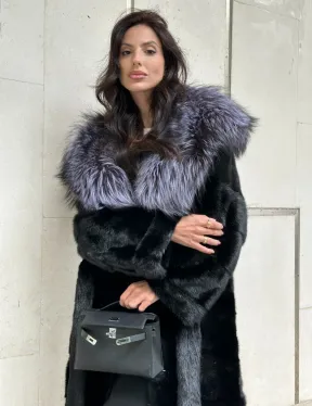 Норковая шуба черного цвета с капюшоном из чернобурки