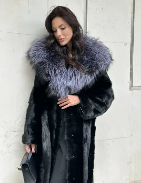 Норковая шуба черного цвета с капюшоном из чернобурки
