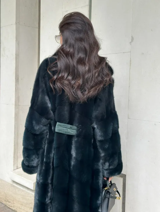 Шуба из меха норки с английским воротником темно - зеленый изумруд