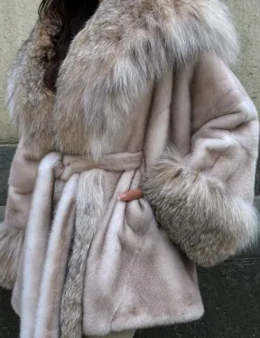 Плюшевая норковая шуба с капюшоном из меха канадской рыси - цвет натуральный нюд