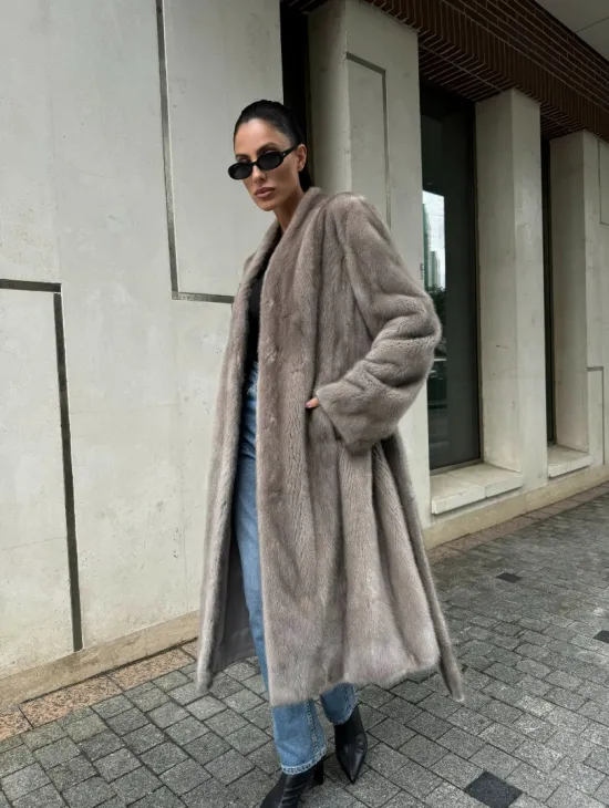 Стильная шуба из скандинавской норки