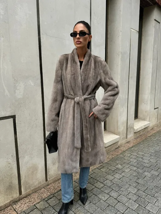 Стильная шуба из скандинавской норки