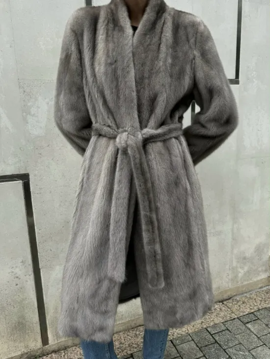 Стильная шуба из скандинавской норки