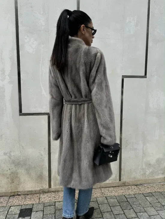 Стильная шуба из скандинавской норки