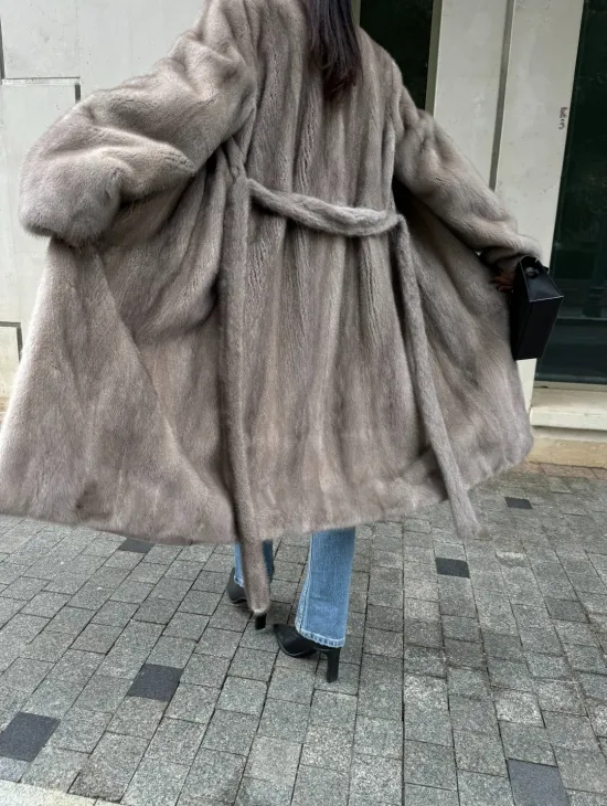 Стильная шуба из скандинавской норки