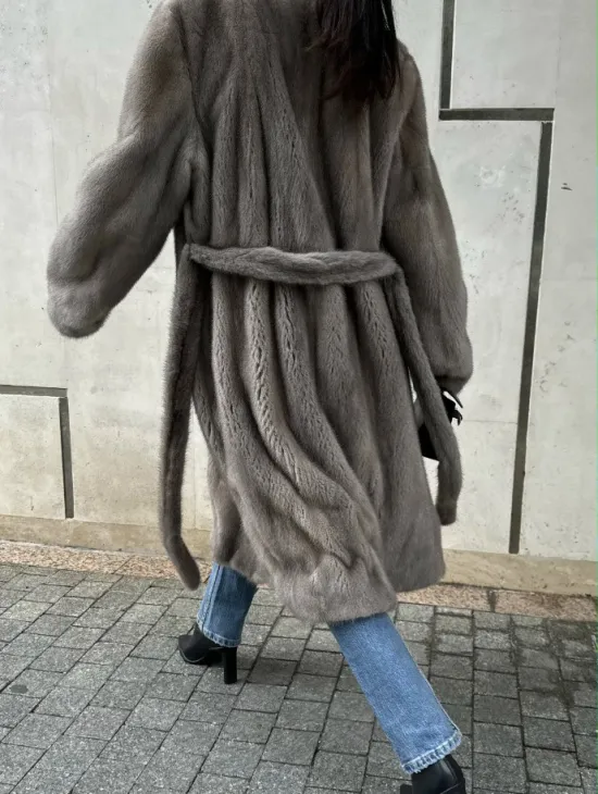 Стильная шуба из скандинавской норки