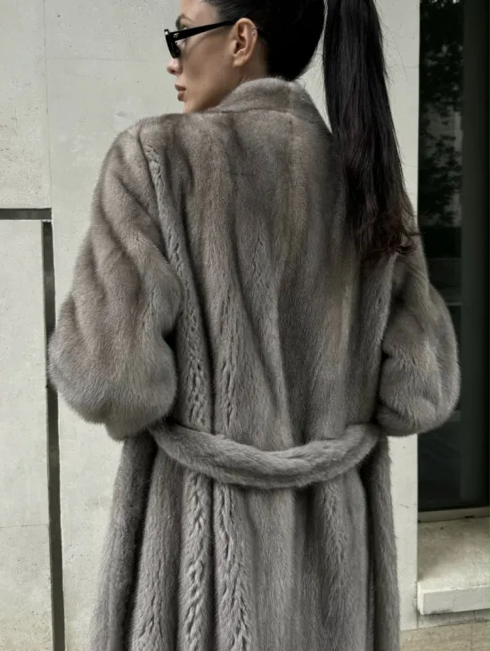 Стильная шуба из скандинавской норки