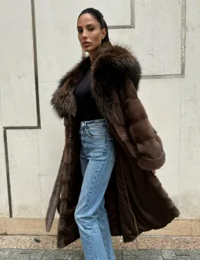 Норковая шуба с капюшоном кобра из меха чернобурки в коричневом цвете