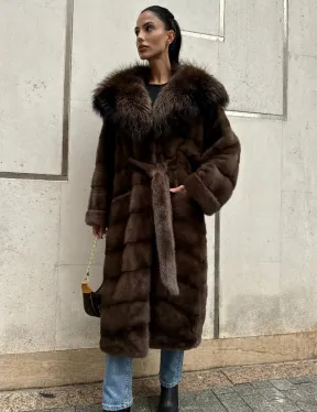 Норковая шуба с капюшоном кобра из меха чернобурки в коричневом цвете