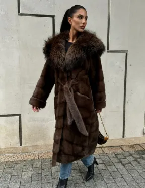 Норковая шуба с капюшоном кобра из меха чернобурки в коричневом цвете