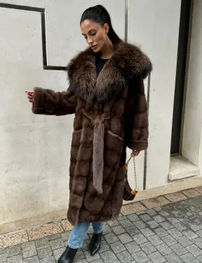 Норковая шуба с капюшоном кобра из меха чернобурки в коричневом цвете