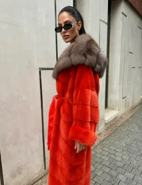 Шуба норковая с капюшоном из меха куницы в красном цвете