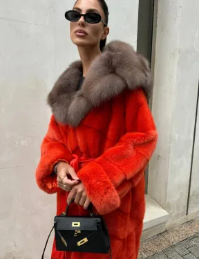 Шуба норковая с капюшоном из меха куницы в красном цвете