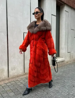 Шуба норковая с капюшоном из меха куницы в красном цвете