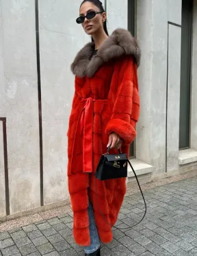 Шуба норковая с капюшоном из меха куницы в красном цвете
