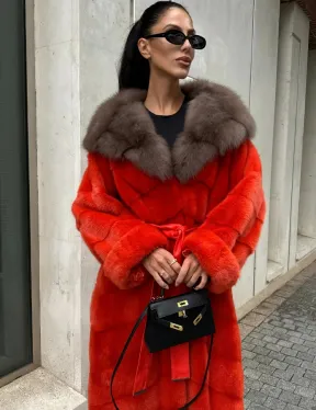 Шуба норковая с капюшоном из меха куницы в красном цвете