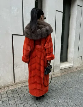 Шуба норковая с капюшоном из меха куницы в красном цвете