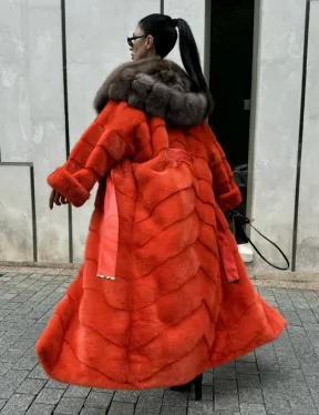 Шуба норковая с капюшоном из меха куницы в красном цвете