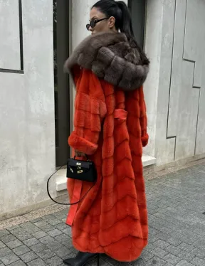 Шуба норковая с капюшоном из меха куницы в красном цвете