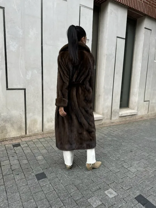 Женская винтажная шуба из аукционного меха норки Saga Furs