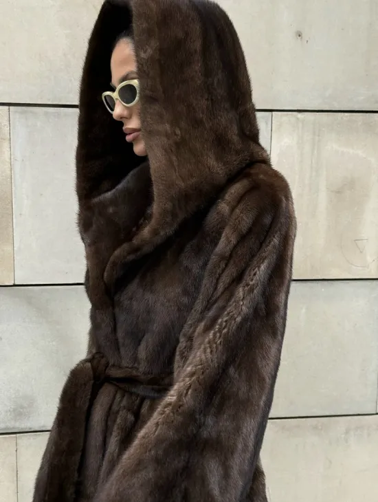 Шуба из скандинавской норки с капюшоном летучая мышь, роспуск орех