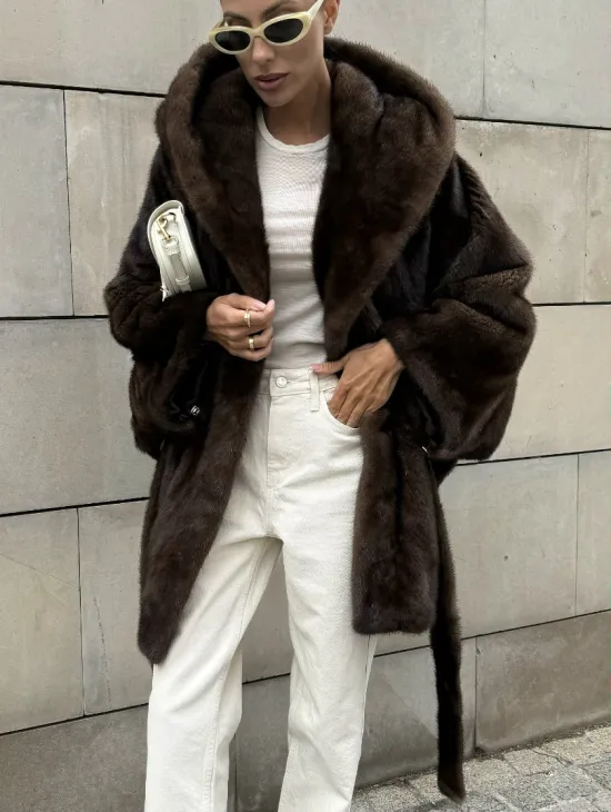 Шуба из скандинавской норки с капюшоном летучая мышь, роспуск орех