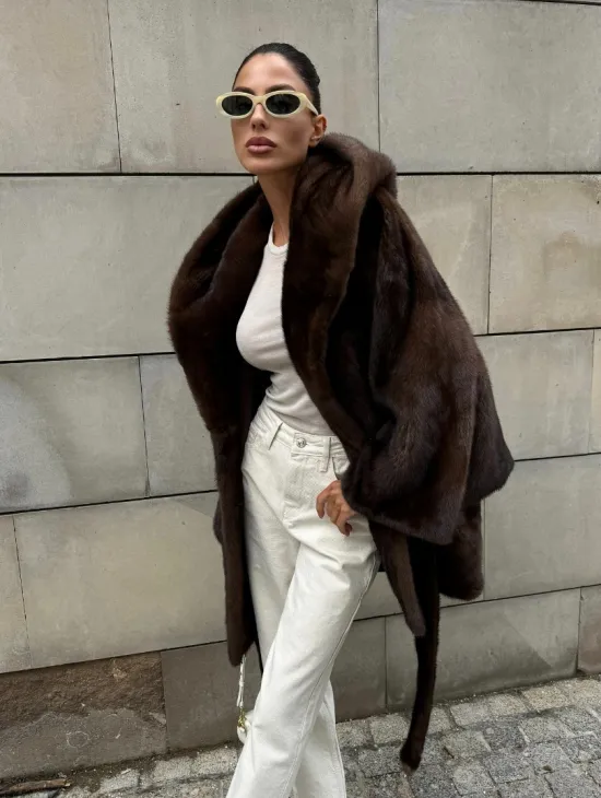 Шуба из скандинавской норки с капюшоном летучая мышь, роспуск орех