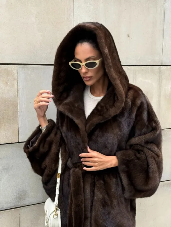 Шуба из скандинавской норки с капюшоном летучая мышь, роспуск орех