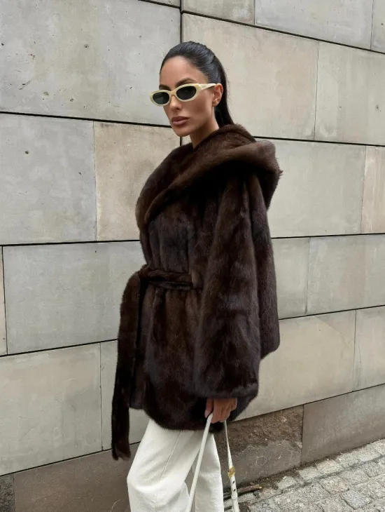 Шуба из скандинавской норки с капюшоном летучая мышь, роспуск орех