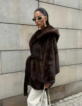 Шуба из скандинавской норки с капюшоном летучая мышь, роспуск орех