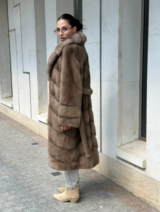 Шуба норковая с воротником из меха куницы в цвете пастель