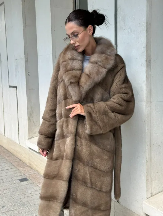 Шуба норковая с воротником из меха куницы в цвете пастель