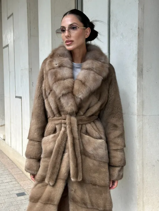 Шуба норковая с воротником из меха куницы в цвете пастель