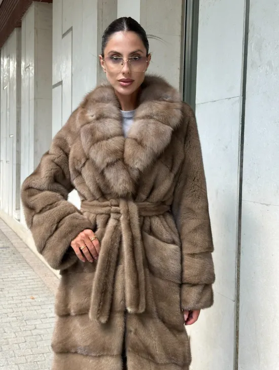 Шуба норковая с воротником из меха куницы в цвете пастель