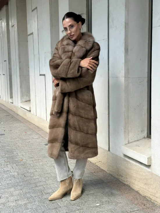 Шуба норковая с воротником из меха куницы в цвете пастель